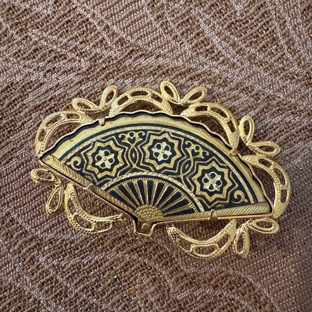 🪭VINTAGE Fan Brooch